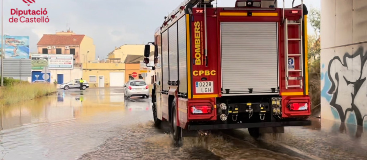 Bomberos de la Diputación de Castellón trabajan en servicios derivados del temporal