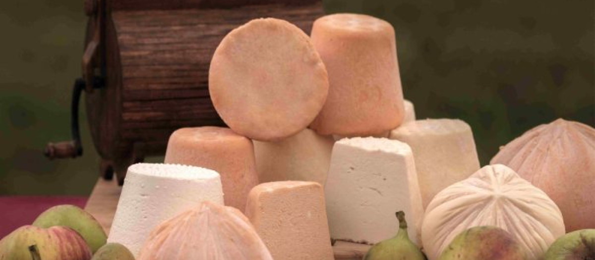 Queso Afuega'l Pitu en sus dos formas.