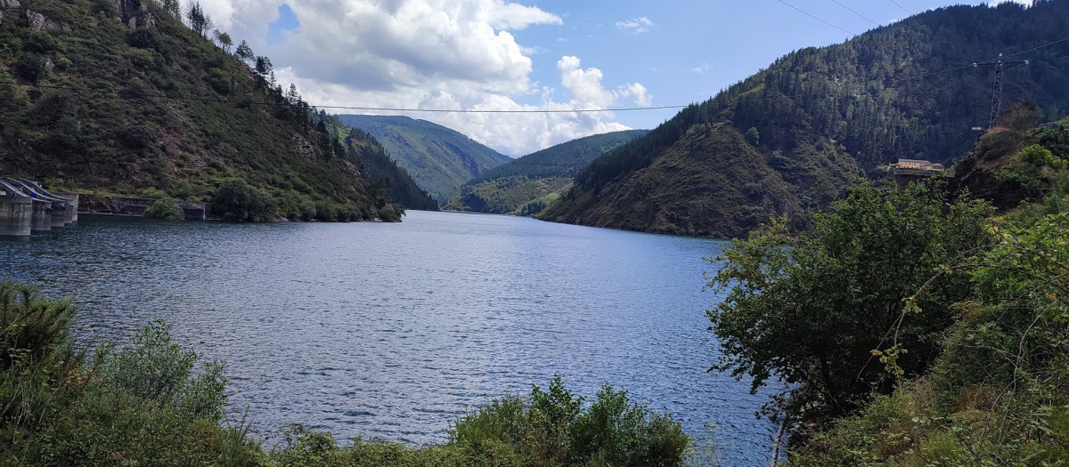 Embalse de Grandas de Salime sobre el río Navia (Asturias)