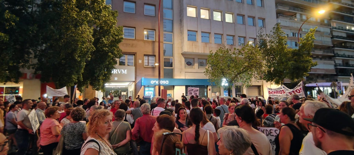 Concentración ante la sede de Endesa en Nervión (archivo)