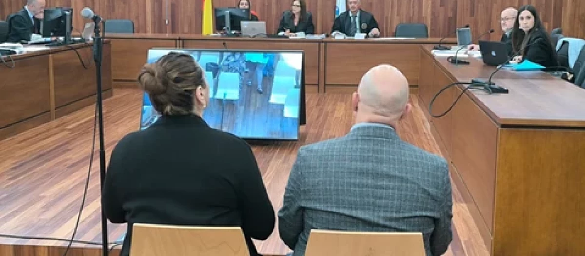 Los dos condenados durante el juicio por los incendios en autobús