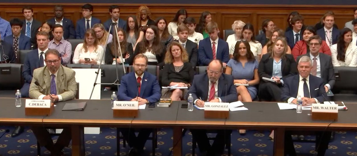 Audiencia en el Congreso de los Estados Unidos a la que asiste la Fundación Disenso