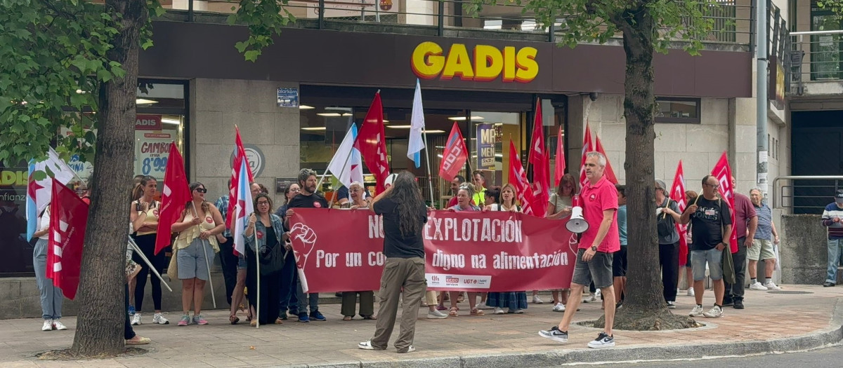 Manifestación del sector de la alimentación en OOurense frente al supermercado Gadis en la rúa Xoán de Novoa

EUROPA PRESS
18/7/2025