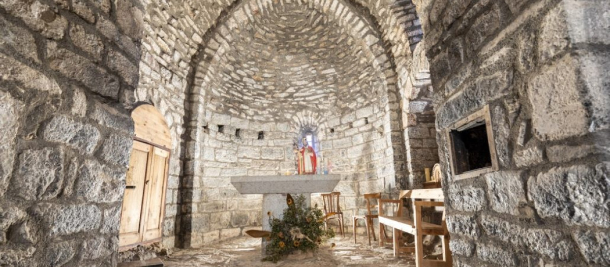 Interior de la iglesia de Sant Martí de Víllec