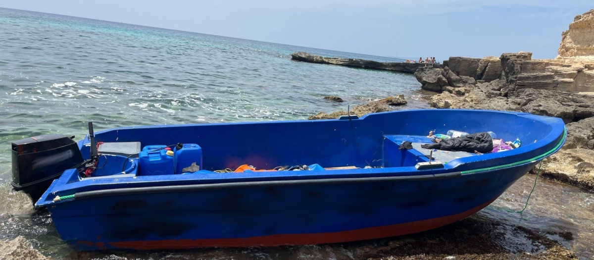 Una patera localizada en la costa de Mallorca.