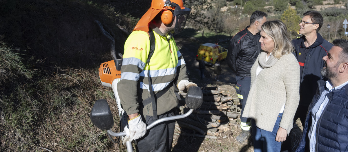 Imagen de Marta Barrachina con los Bomberos de Castellón.