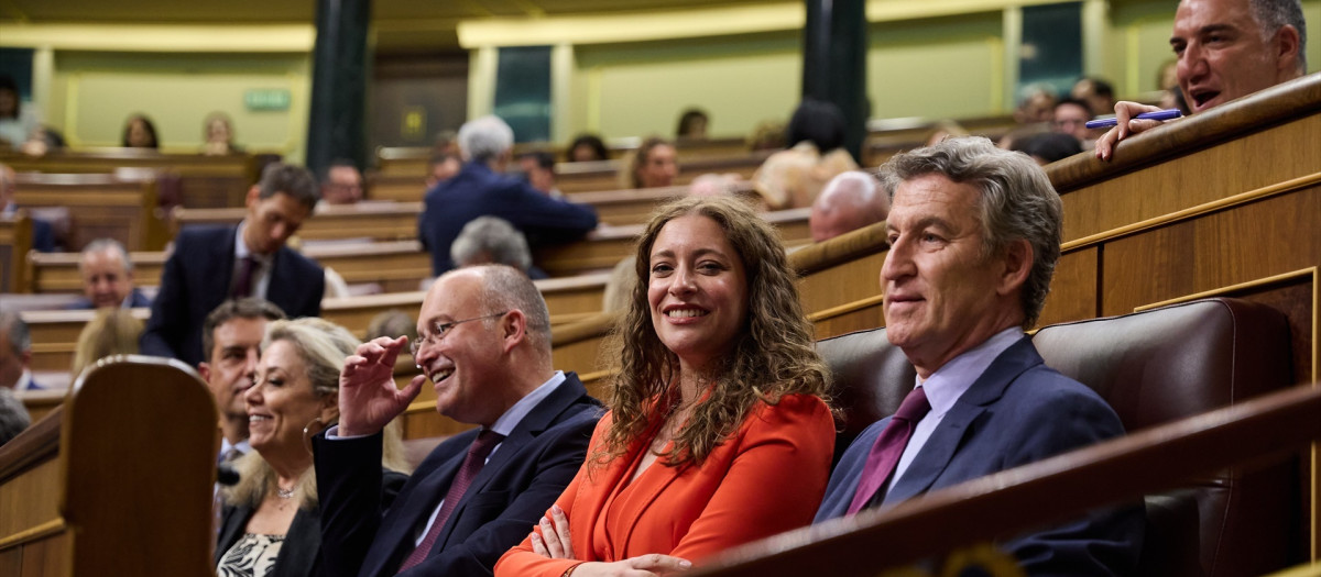 El coordinador general del Partido Popular, Elías Bendodo; la portavoz del PP en el Congreso, Ester Muñoz, y el presidente del Partido Popular, Alberto Núñez Feijóo