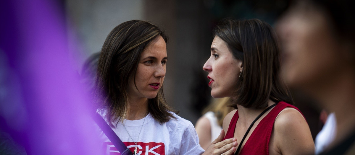 La secretaria general de Podemos, Ione Belarra, y la eurodiputada Irene Montero