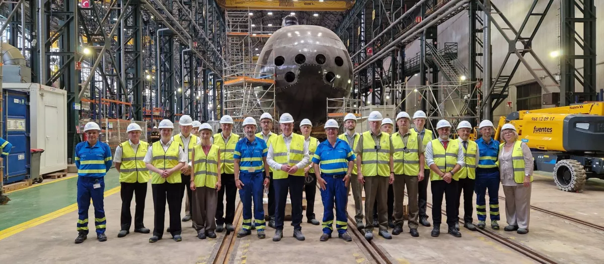 El viceministro de Defensa Nacional de Polonia, Pawel Bejda, en el astillero de Navantia donde se construye el S-82Navantia