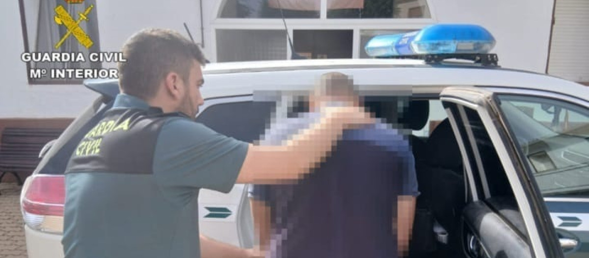 Detenidos de la Operación FICUS

REMITIDA / HANDOUT por GUARDIA CIVIL
Fotografía remitida a medios de comunicación exclusivamente para ilustrar la noticia a la que hace referencia la imagen, y citando la procedencia de la imagen en la firma
24/7/2025