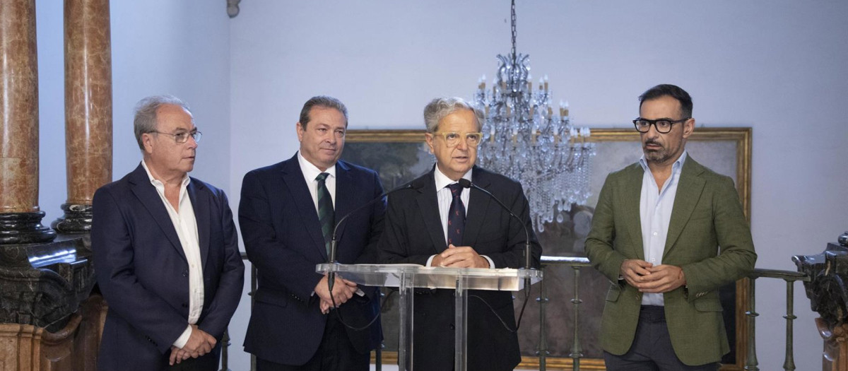 El presidente de la Diputación de Córdoba, Salvador Fuentes informa sobre el convenio firmado con Garántia.
