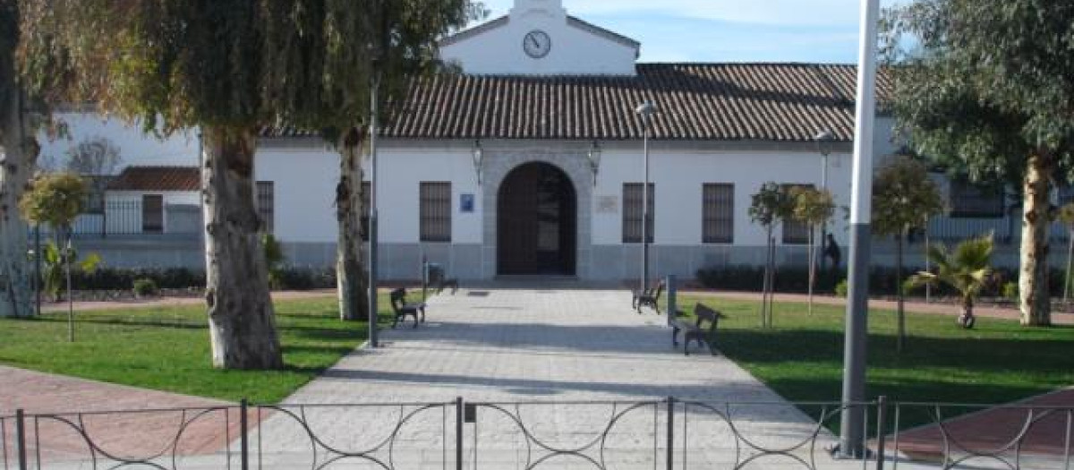 Exterior residencia Jesús Nazareno, en Villanueva de Córdoba