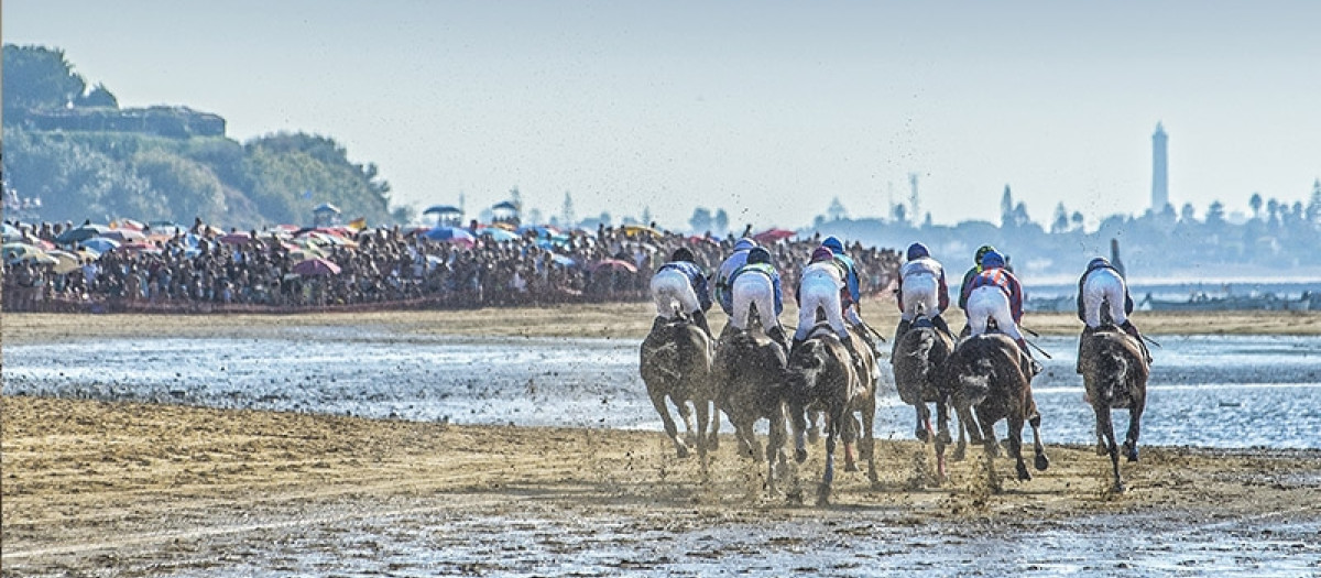Este evento deja estampas únicas en la playa de Sanlúcar
