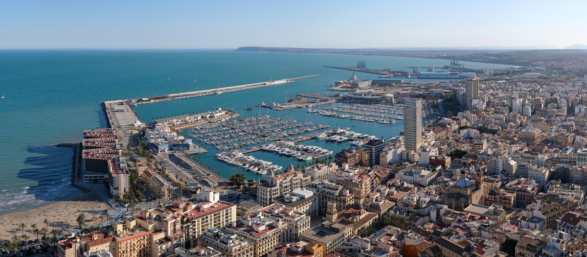 Imagen de archivo del puerto de Alicante