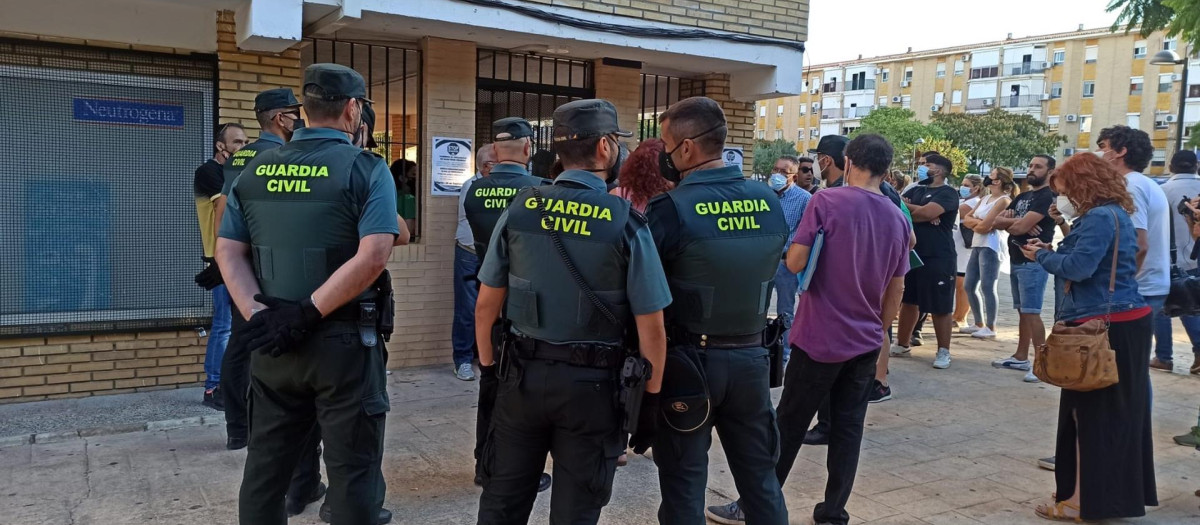 Imagen de archivo de un desalojo de vivienda asistido por la Guardia Civil