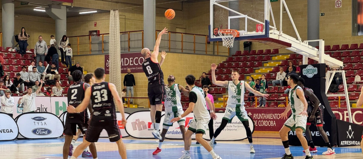 Lance de un partido del Coto CB la temporada pasada