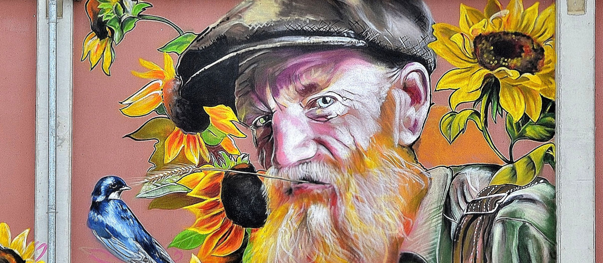 Detalle de un mural pintado por la artista Lily Brick en Penelles (Lérida)