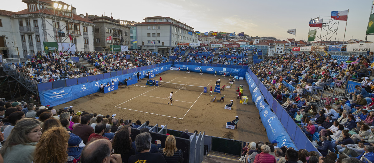 Imagen de la pista en la que se disputa el Tenis Playa de Luanco