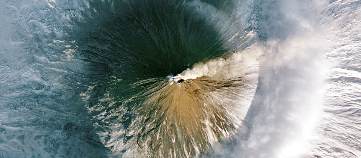 Volcán activo en la Península siberiana de Kamchatka