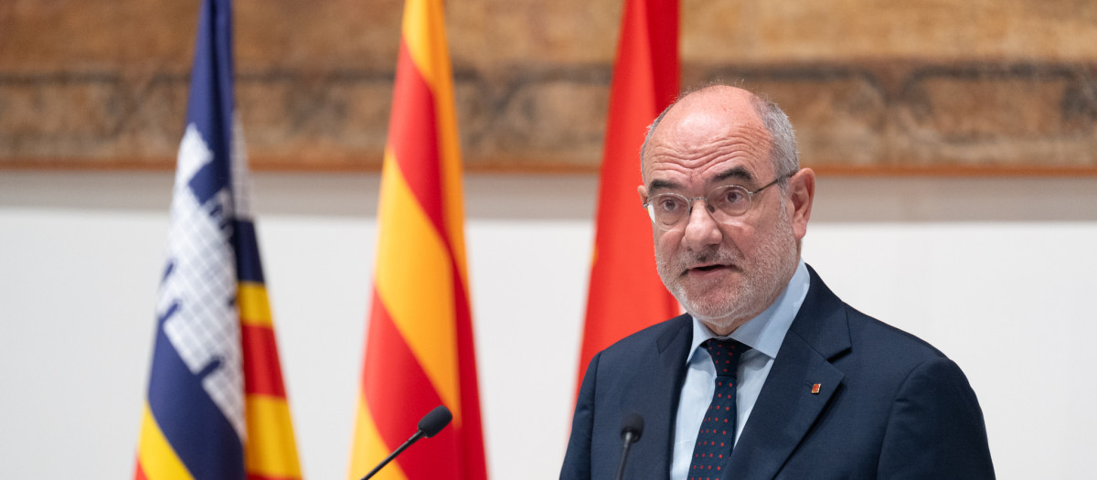 El conseller de Unión Europea y Acción Exterior de la Generalitat de Cataluña, Jaume Duch, durante una rueda de prensa, en la Generalitat, a 2 de abril de 2025, en Barcelona, Cataluña (España).