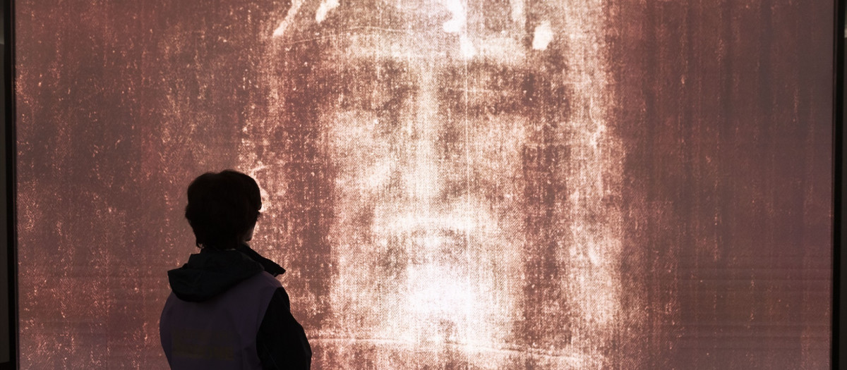 Inauguración de Avvolti, un recorrido multimedia por la Sábana Santa con motivo del Año Santo Jubilar