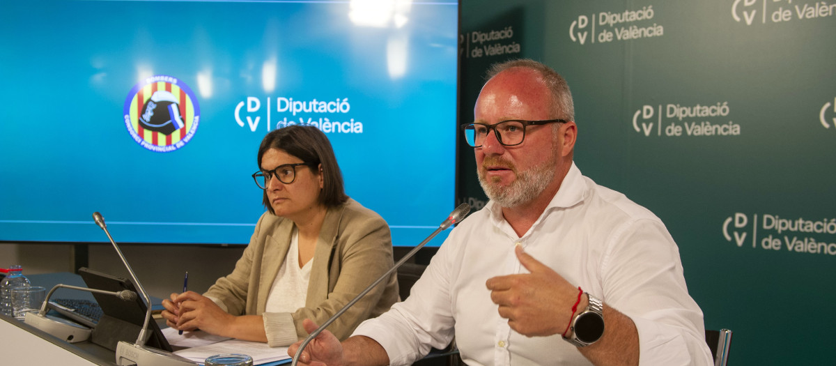 La diputada de Hacienda, Laura Sáez, y el diputado de Emergencias, Avelino Mascarell, durante su comparecencia