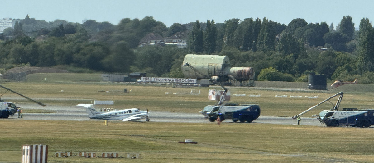 Avioneta en el aeropuerto de Birmingham
