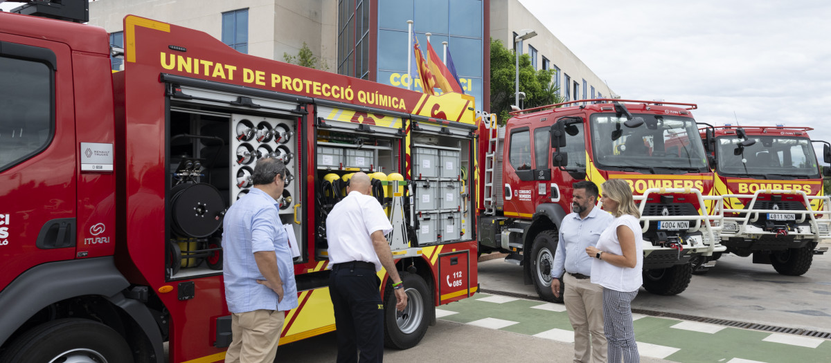 La presidenta de la Diputación de Castellón, Marta Barrachina, en el parque del Consorcio Provincial de Bomberos