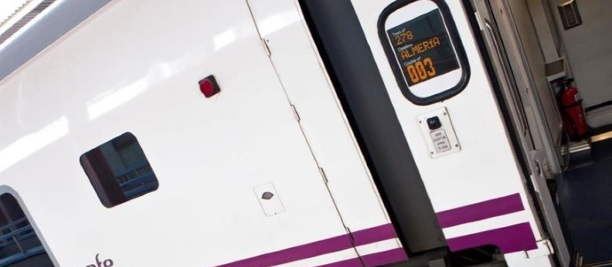 (Foto de ARCHIVO) La Mesa en Defensa del Ferrocarril de la Provincia de Almería ha acusado a Renfe de "humillar" a toda una provincia