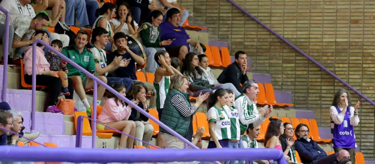 La afición del Coto, durante un partido de la pasada temporada