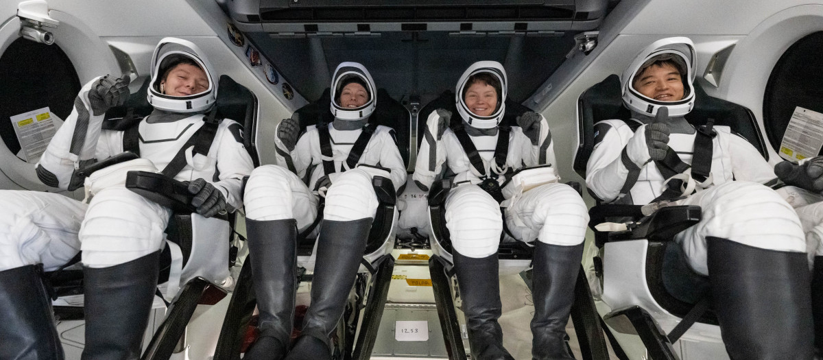 El cosmonauta de Roscosmos Kirill Peskov, a las astronautas de la NASA Nichole Ayers, Anne McClain y al astronauta de la Agencia de Exploración Aeroespacial de Japón (JAXA) Takuya Onishi