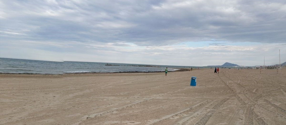 Imagen de archivo de una playa de Oliva, Valencia