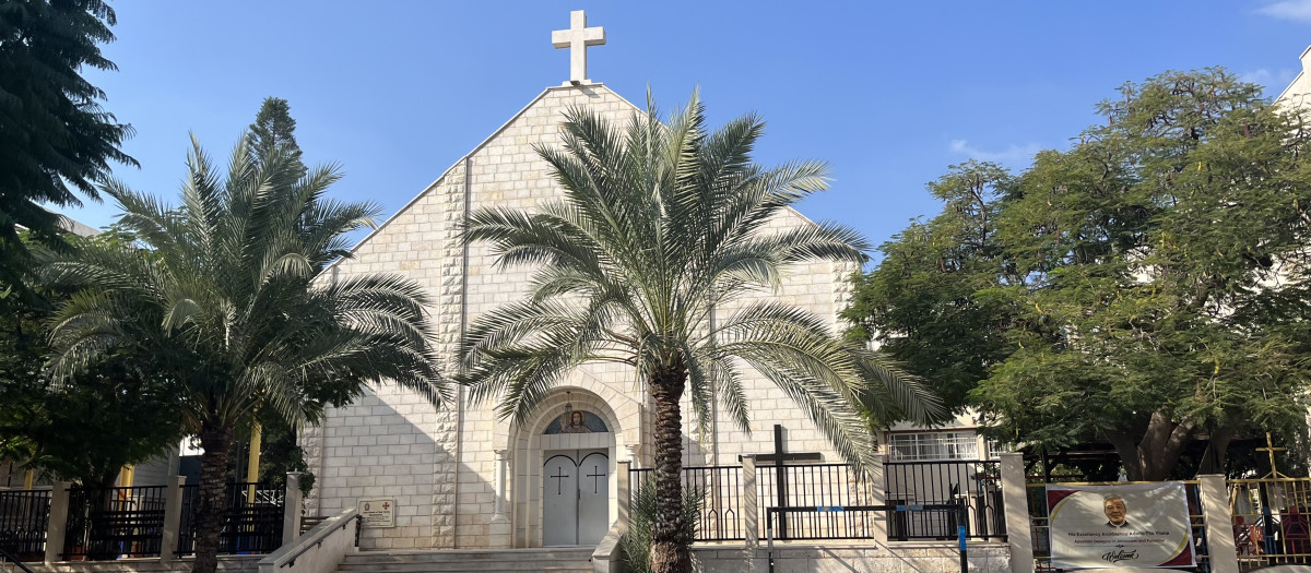 Fachada de la Iglesia de la Sagrada Familia, único templo católico de Gaza (2022)