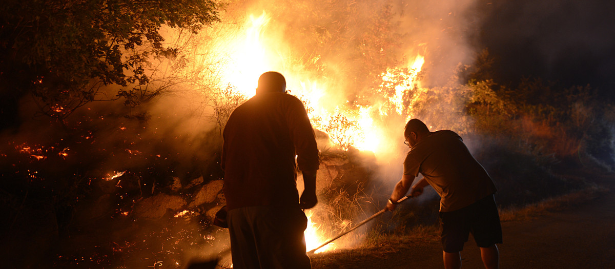 INCENDIO BARRIO DE CUDEIRO, CIUDAD DE OURENSE: OURENSE 28/07(22
