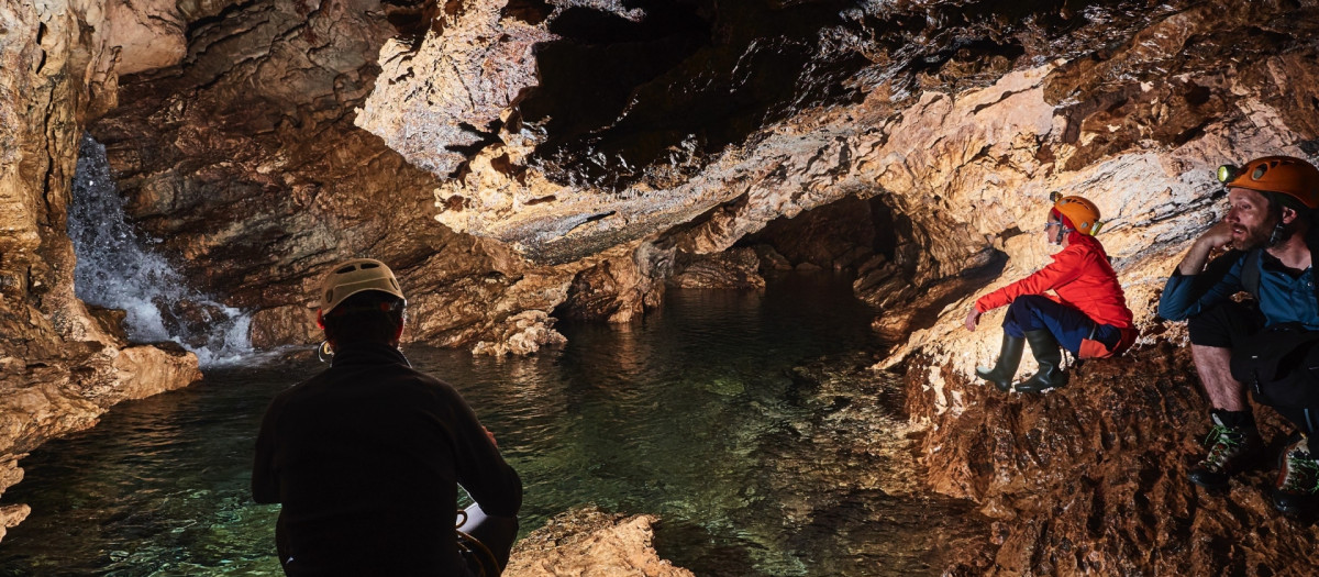 Espeleología 'Chorros' del río Mundo