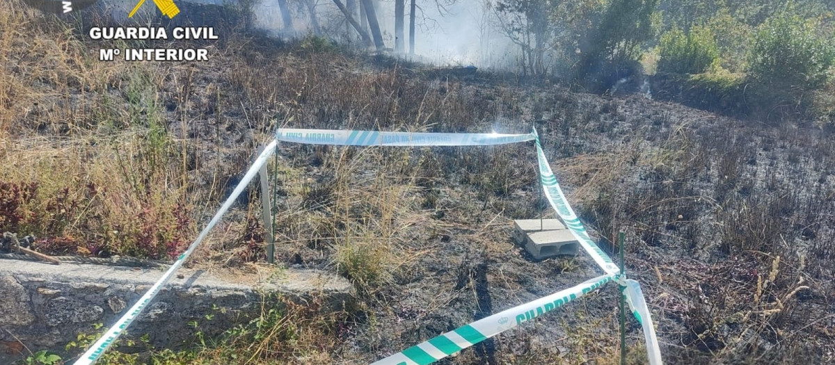 Incendio en Laxe (A Coruña)

REMITIDA / HANDOUT por GUARDIA CIVIL
Fotografía remitida a medios de comunicación exclusivamente para ilustrar la noticia a la que hace referencia la imagen, y citando la procedencia de la imagen en la firma
13/8/2025