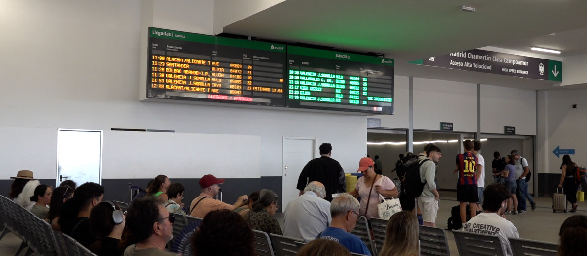 Renfe vuelve a suspender la circulación del AVE Madrid-Galicia por el incendio de Ourense