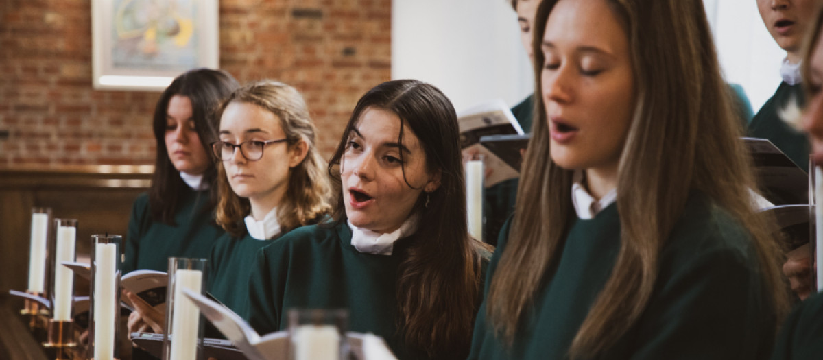 Miembros del coro de la universidad de Exeter
