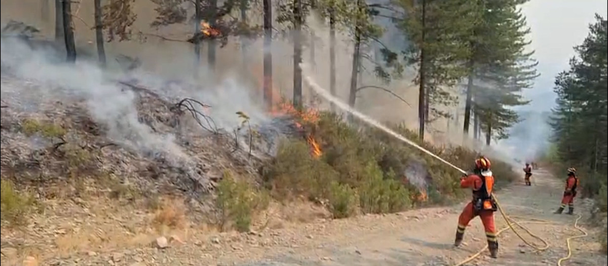 La UME lucha contra los incendios en varias regiones de España - UME