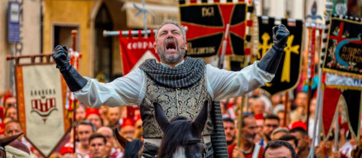 Imagen de la procesión de Moros y Cristianos de Ontinyent 2024