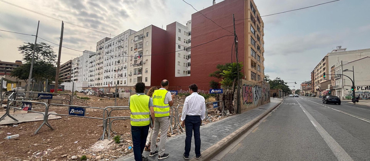 Imagen de la sobras en Valencia que permitirán eliminar la 'acera de la muerte'.