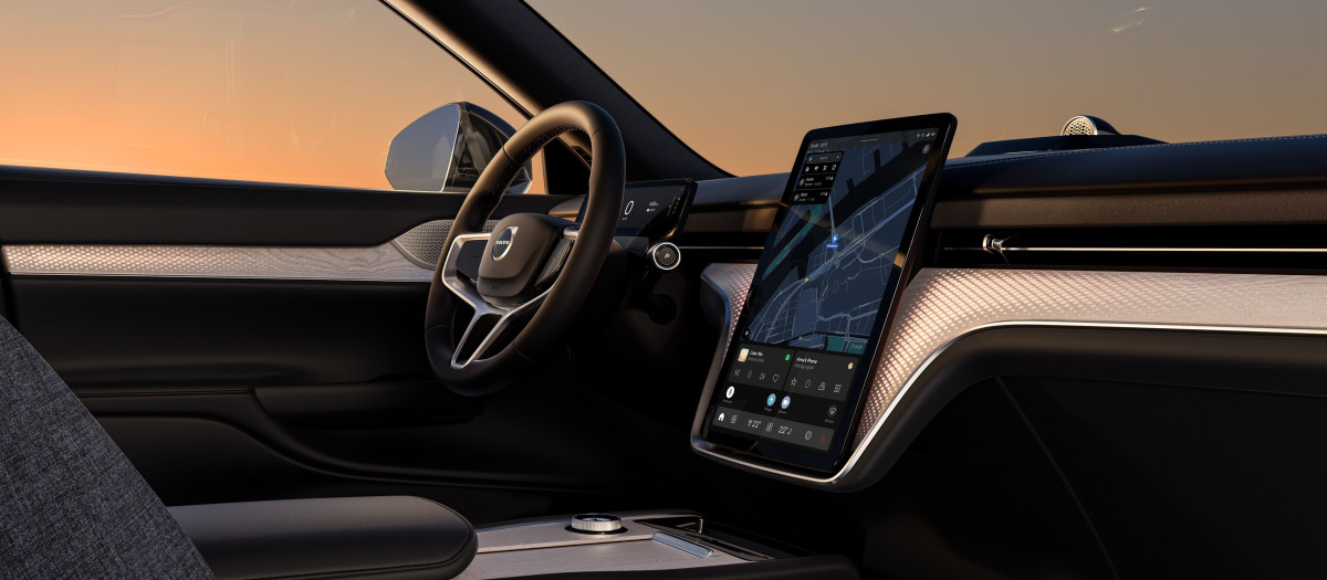 Interior del Volvo EX90 en modo noche