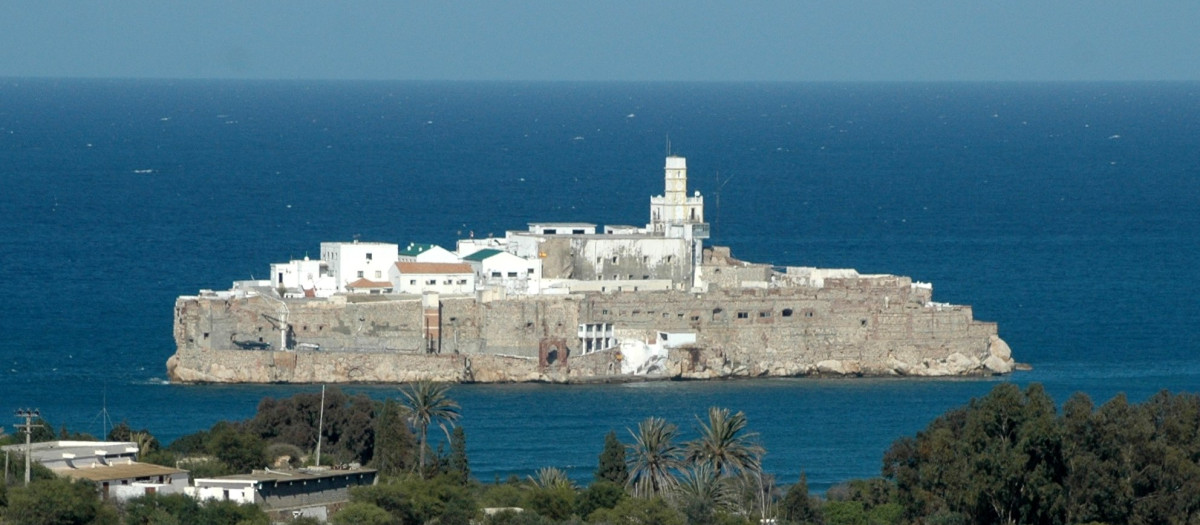 Peñón de Alhucemas desde Marruecos