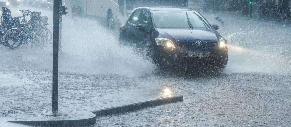 La clave está en alejar el coche de las riadas