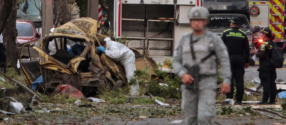 Dos atentados en Antioquia y Cali dejan 18 muertos y más de 60 heridos, elevando la tensión política y militar en Colombia