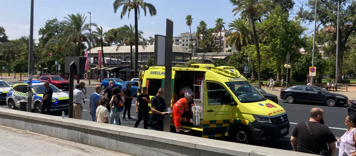 Equipos sanitarios en el lugar del accidente EQUIPOS SANITARIOS CORDOBA ACCIDENTE