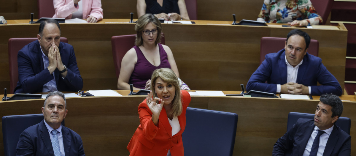 Imagen de archivo de Mazón, Camarero y Gan Pampols tomada en las Cortes Valencianas