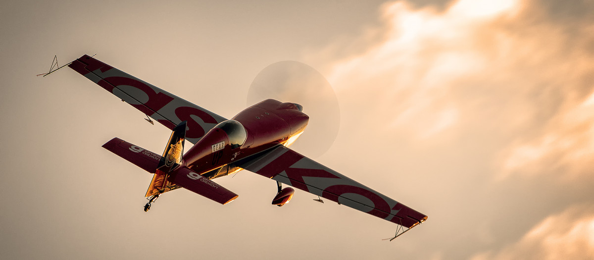 Avioneta surcando el cielo en el CEVA de 2022