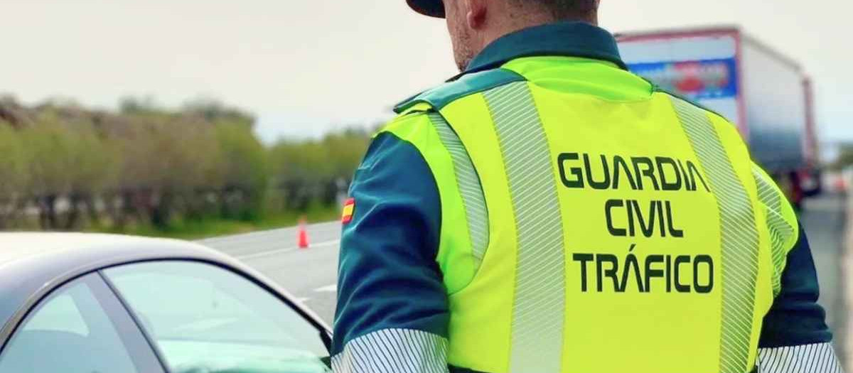 La Guardia Civil multará a los conductores que no lleven la luz V16 en el coche