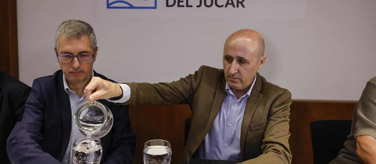 Imagen del secretario de Estado Hugo Morán y del presidente de la CHJ, Miguel Polo